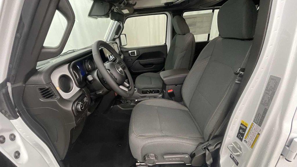 new 2025 Jeep Gladiator car, priced at $45,715