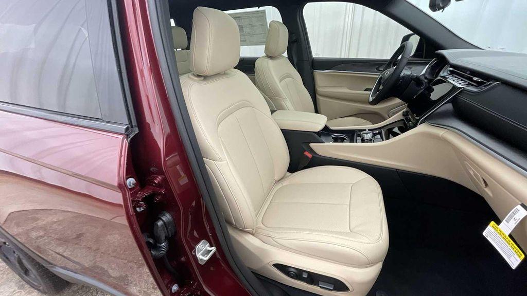 new 2025 Jeep Grand Cherokee L car, priced at $56,136
