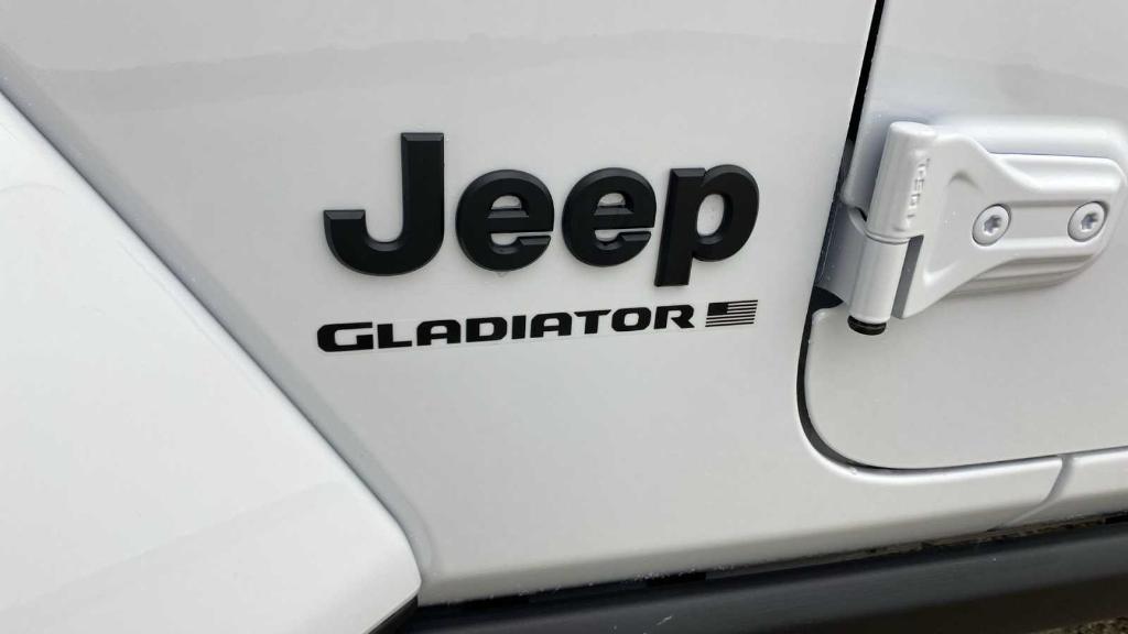new 2024 Jeep Gladiator car, priced at $47,376