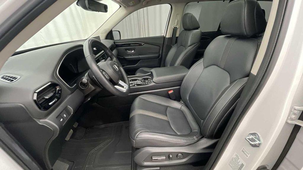 used 2024 Honda Pilot car, priced at $43,998