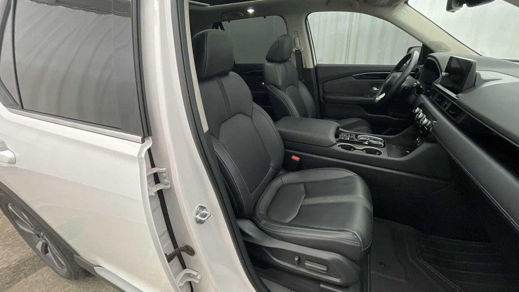 used 2024 Honda Pilot car, priced at $43,998