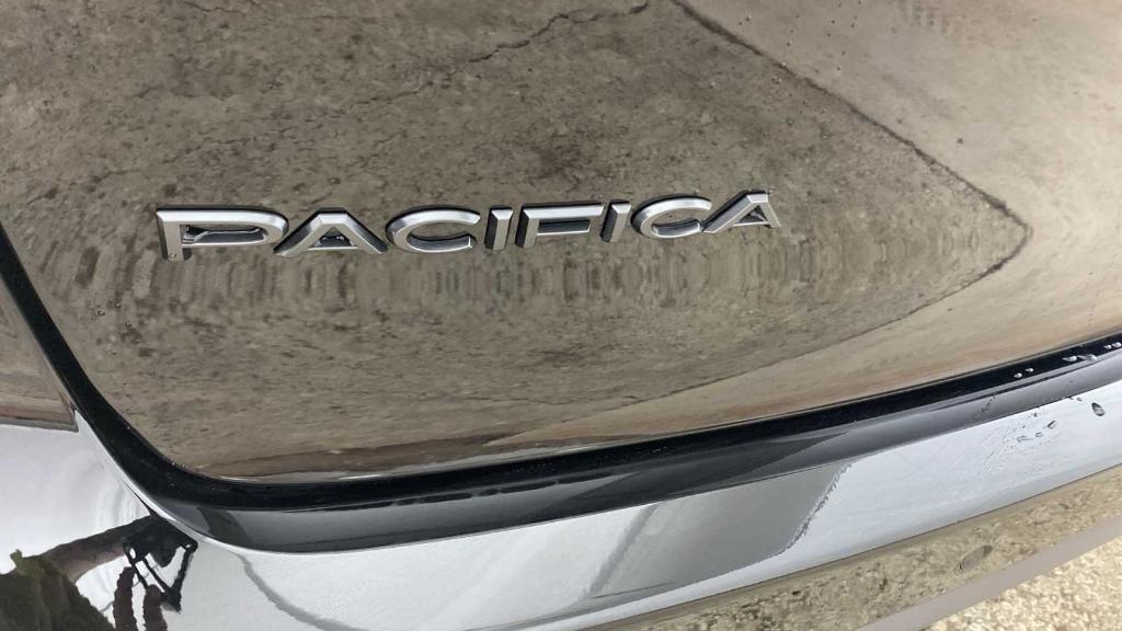 new 2024 Chrysler Pacifica Hybrid car, priced at $51,250