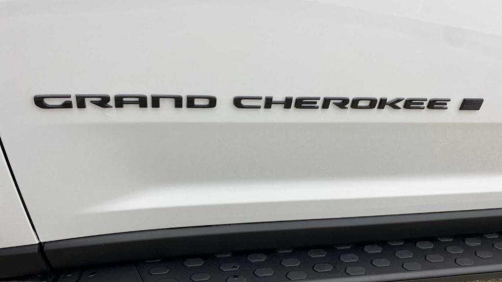 new 2024 Jeep Grand Cherokee car, priced at $48,239
