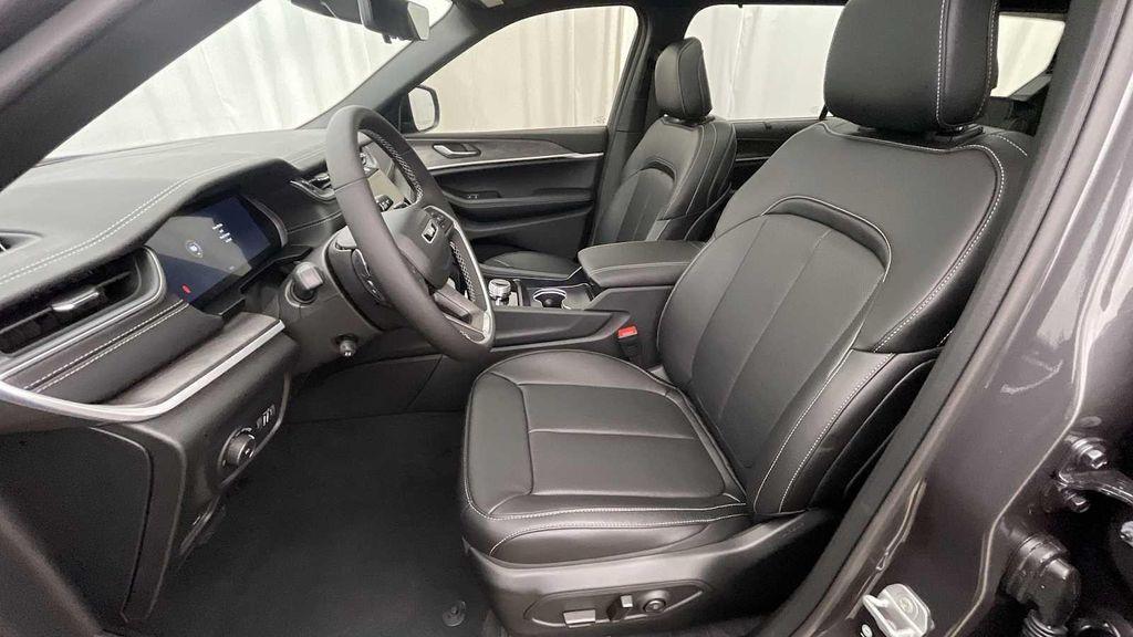 new 2025 Jeep Grand Cherokee L car, priced at $54,555