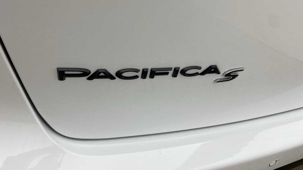 new 2024 Chrysler Pacifica car, priced at $44,808