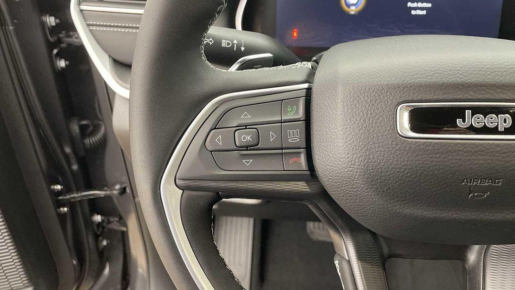 new 2025 Jeep Grand Cherokee car, priced at $37,252