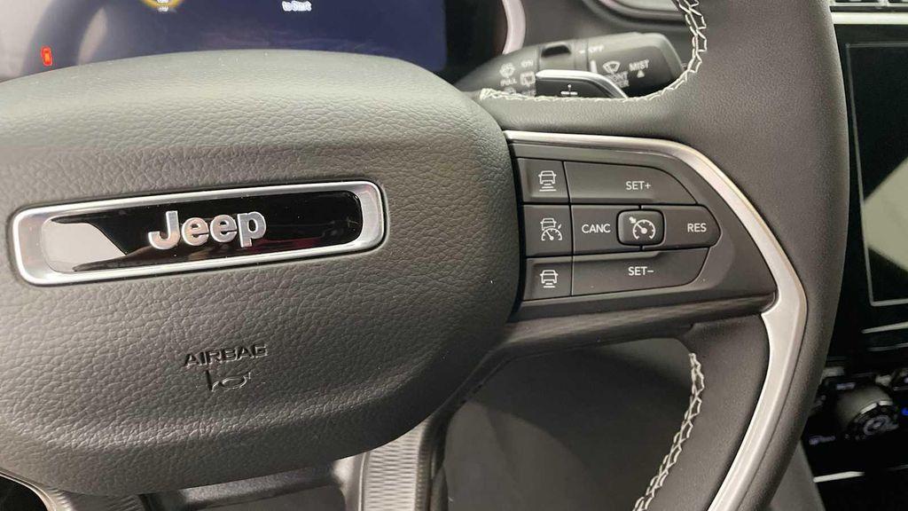 new 2025 Jeep Grand Cherokee car, priced at $37,252