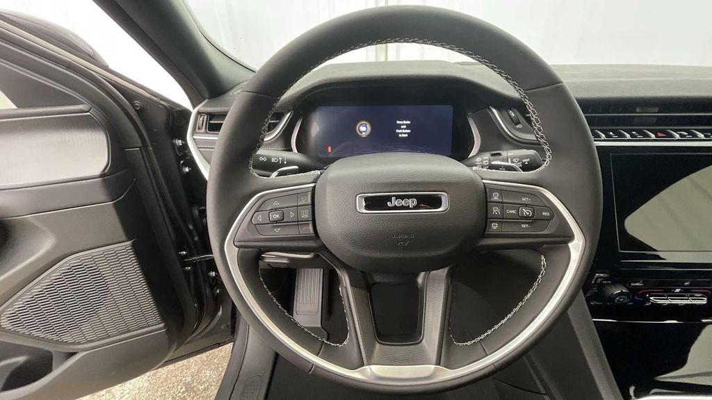 new 2025 Jeep Grand Cherokee car, priced at $37,252