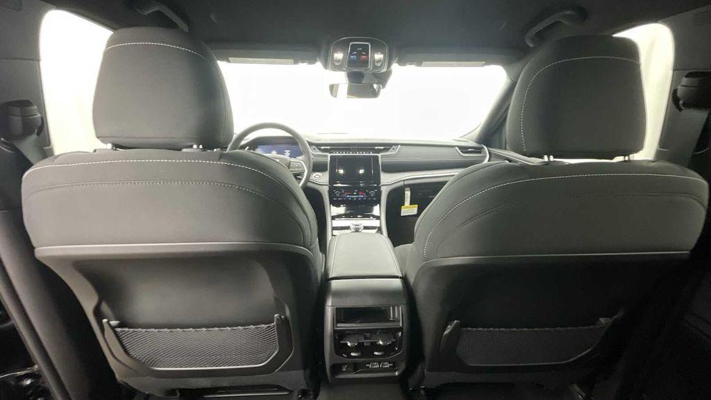 new 2025 Jeep Grand Cherokee car, priced at $37,252