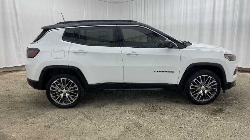new 2024 Jeep Compass car, priced at $38,500