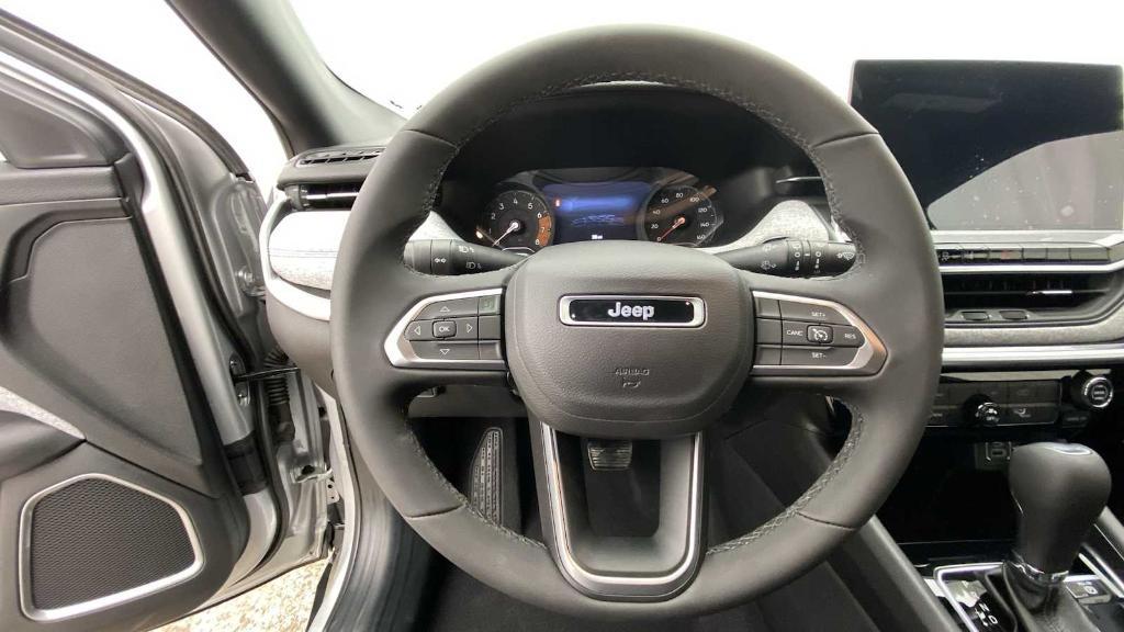 new 2024 Jeep Compass car, priced at $26,250