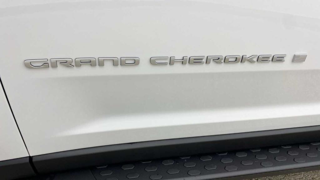 new 2024 Jeep Grand Cherokee car, priced at $48,909
