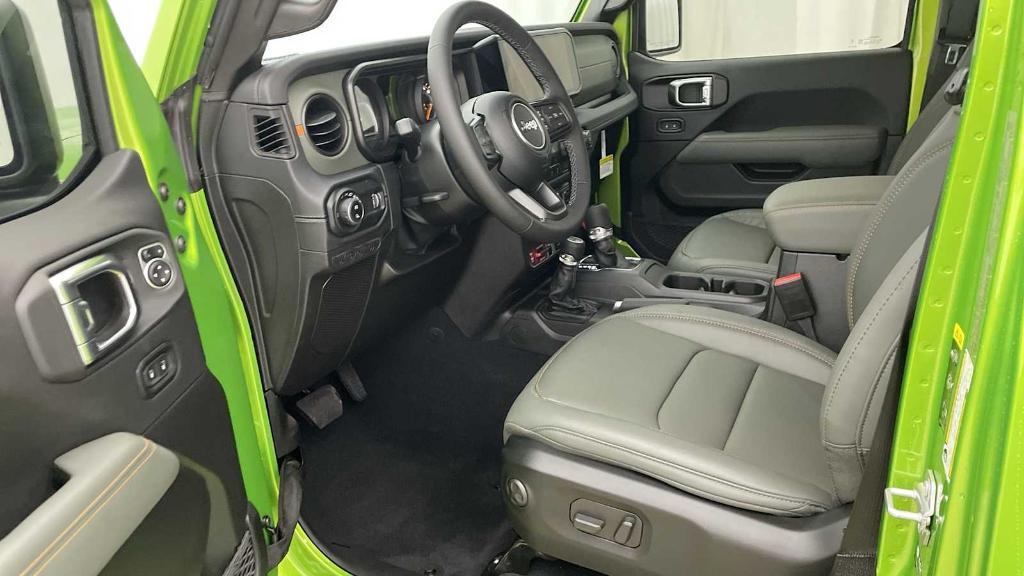 new 2025 Jeep Gladiator car, priced at $53,771