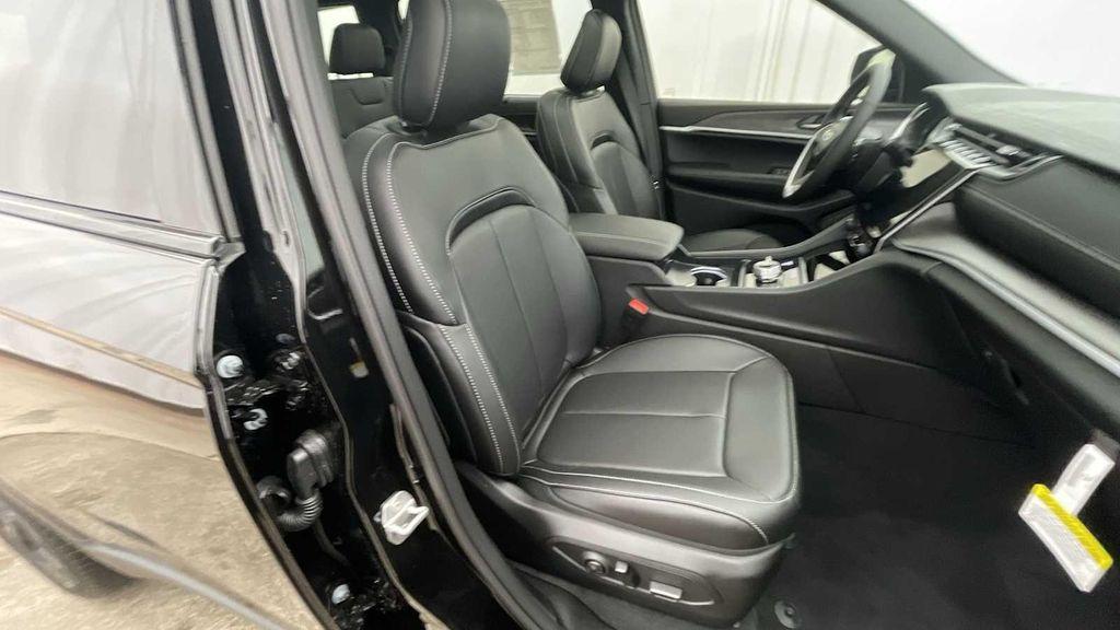 new 2025 Jeep Grand Cherokee L car, priced at $53,397