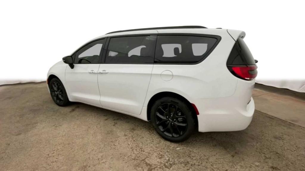 new 2024 Chrysler Pacifica car, priced at $43,344