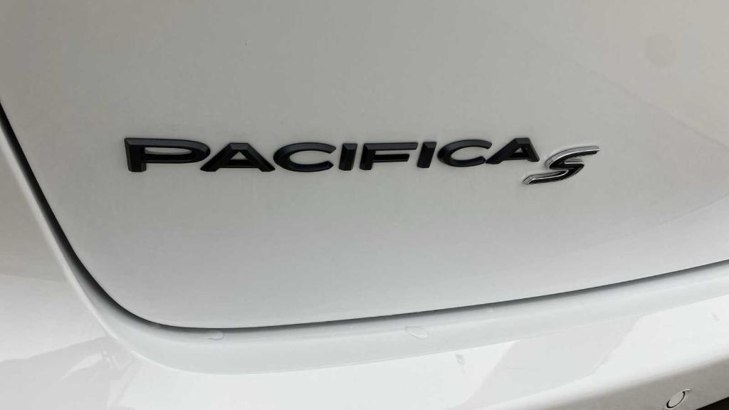 new 2024 Chrysler Pacifica car, priced at $38,250