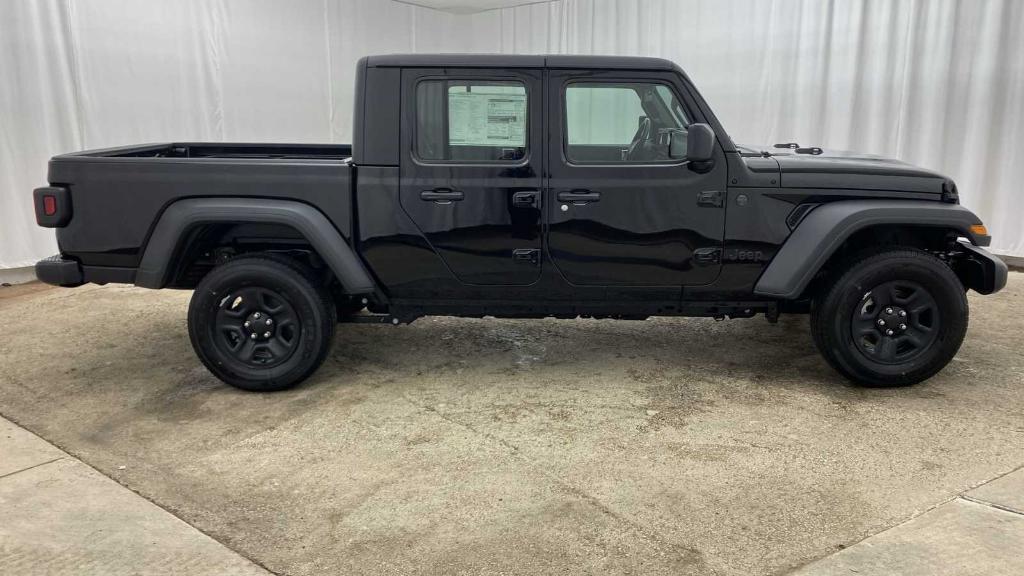 new 2024 Jeep Gladiator car, priced at $38,387