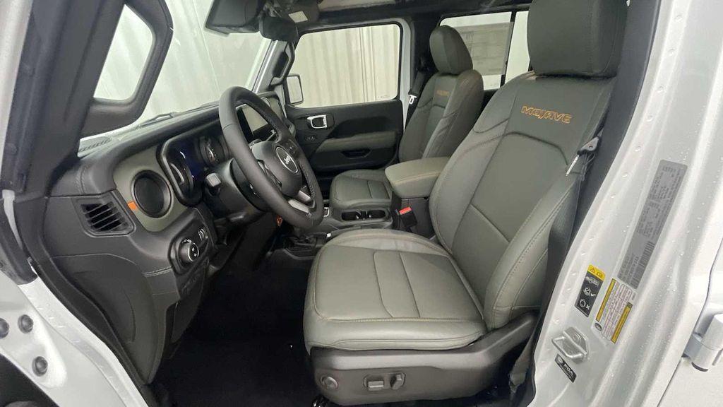 new 2025 Jeep Gladiator car, priced at $53,235