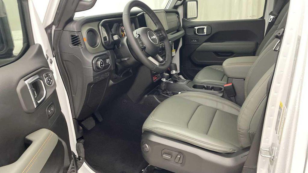 new 2025 Jeep Gladiator car, priced at $53,235