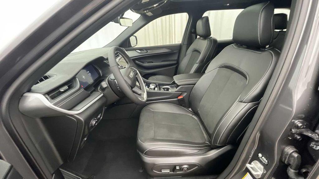 new 2025 Jeep Grand Cherokee car, priced at $44,710