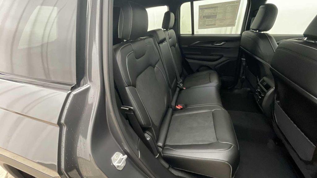 new 2025 Jeep Grand Cherokee car, priced at $44,710