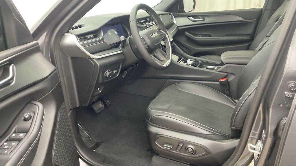 new 2025 Jeep Grand Cherokee car, priced at $44,710