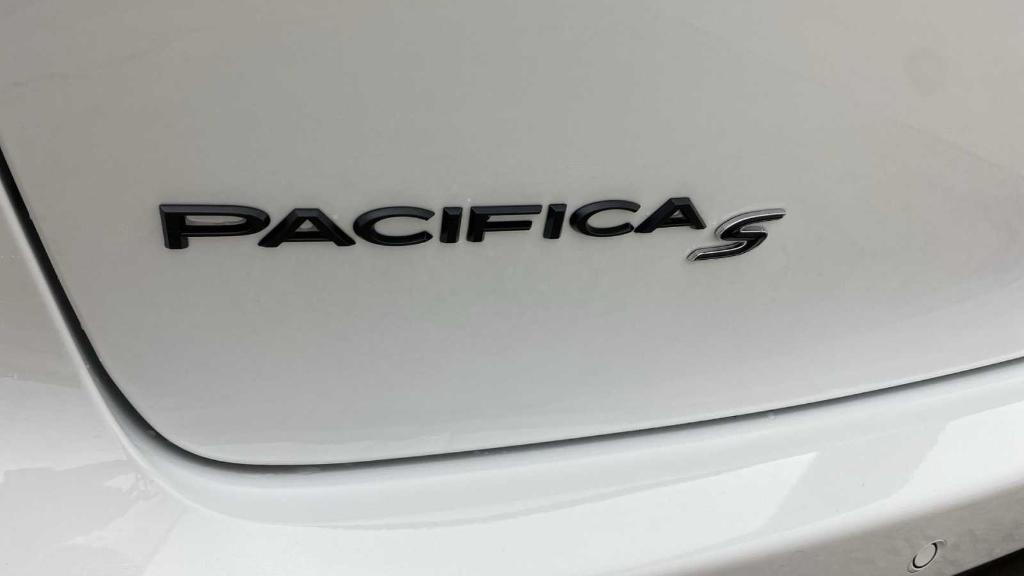 new 2024 Chrysler Pacifica car, priced at $46,216