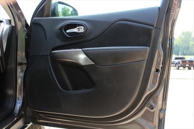 used 2019 Jeep Cherokee car, priced at $13,999