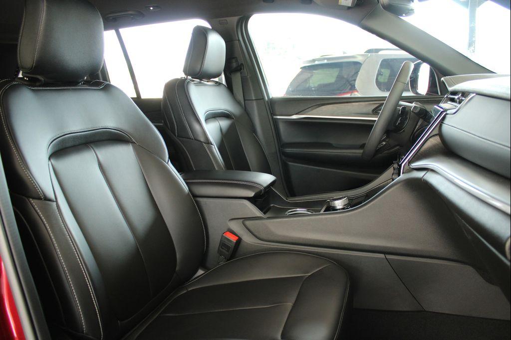 used 2024 Jeep Grand Cherokee car, priced at $36,915