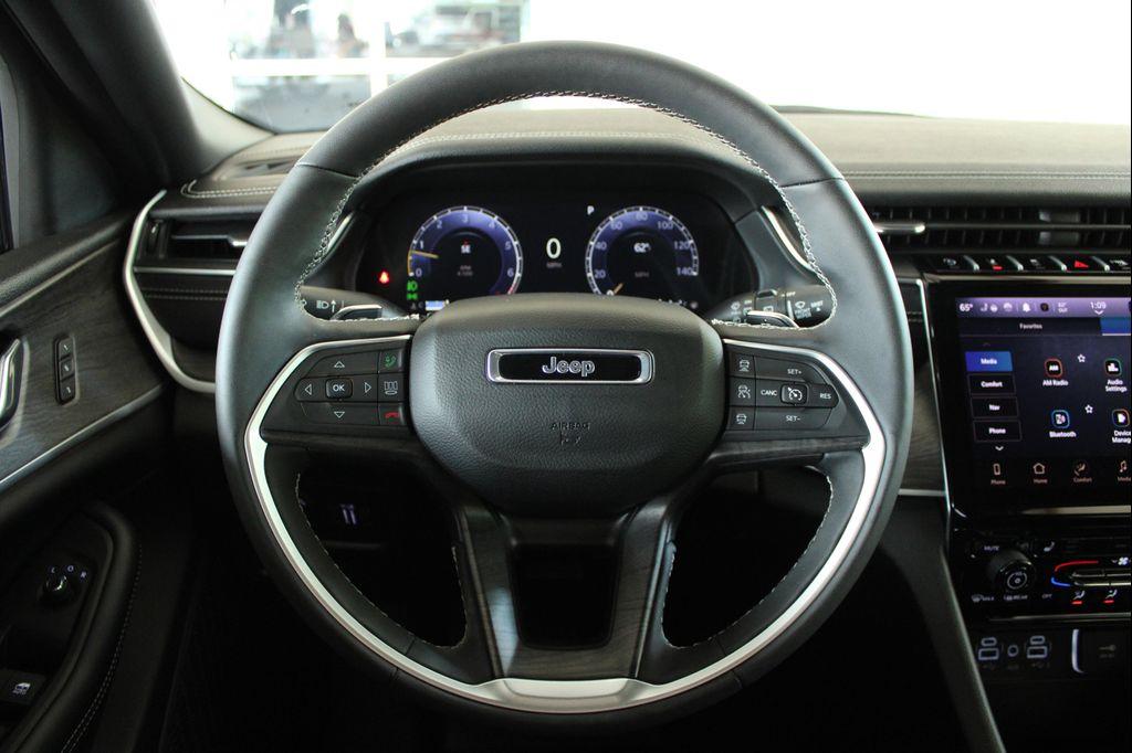 used 2024 Jeep Grand Cherokee car, priced at $36,915