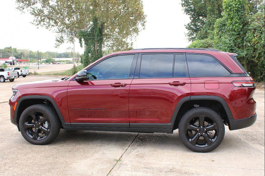 used 2024 Jeep Grand Cherokee car, priced at $36,915