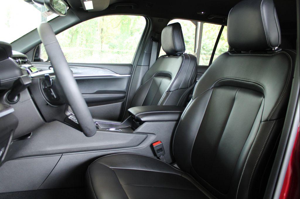 used 2024 Jeep Grand Cherokee car, priced at $36,915