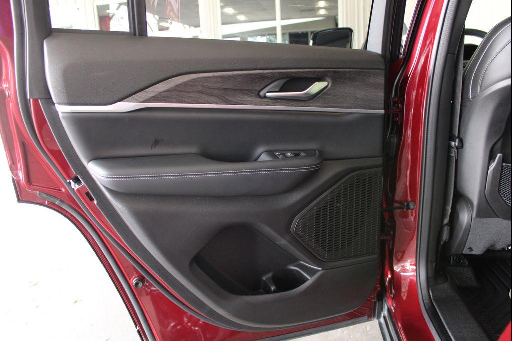 used 2024 Jeep Grand Cherokee car, priced at $36,915