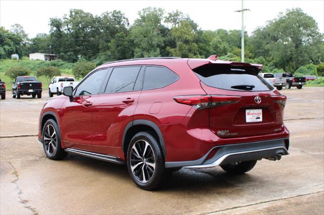 used 2021 Toyota Highlander car, priced at $36,400