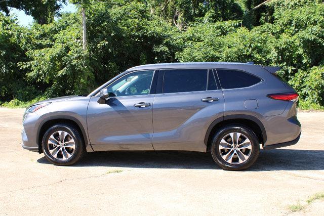 used 2021 Toyota Highlander car, priced at $29,999