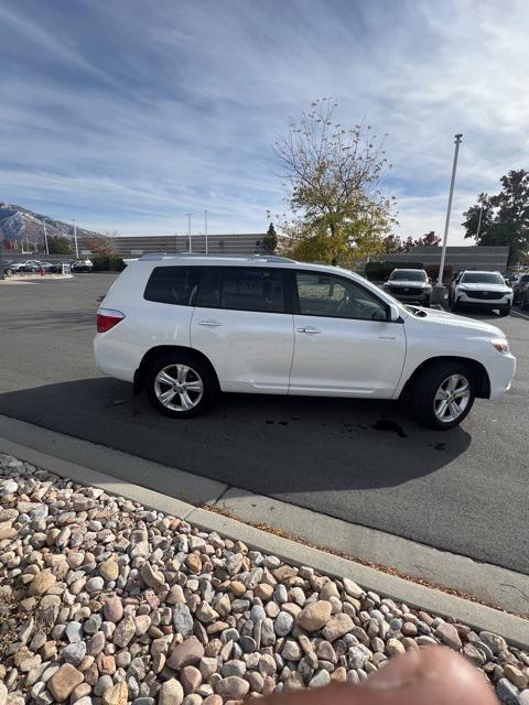 used 2009 Toyota Highlander car, priced at $4,655