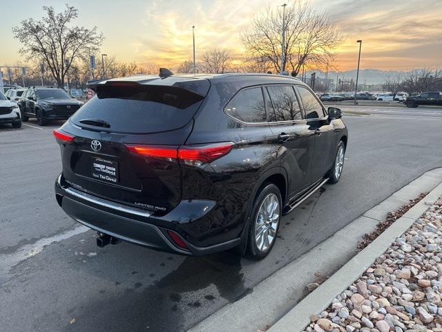 used 2020 Toyota Highlander car, priced at $28,607