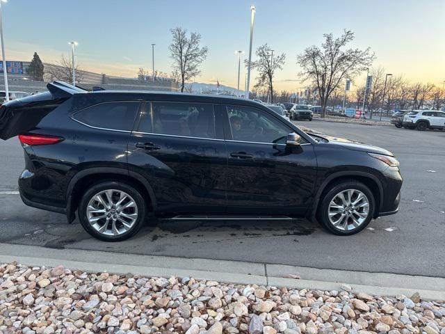 used 2020 Toyota Highlander car, priced at $28,607