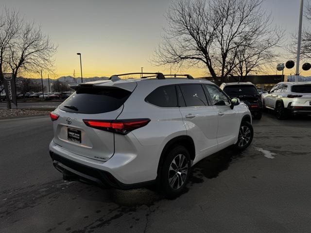 used 2022 Toyota Highlander car, priced at $37,062