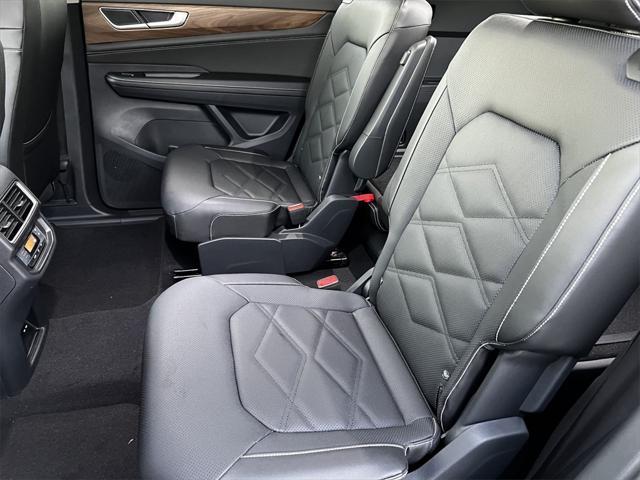 new 2025 Volkswagen Atlas car, priced at $41,073