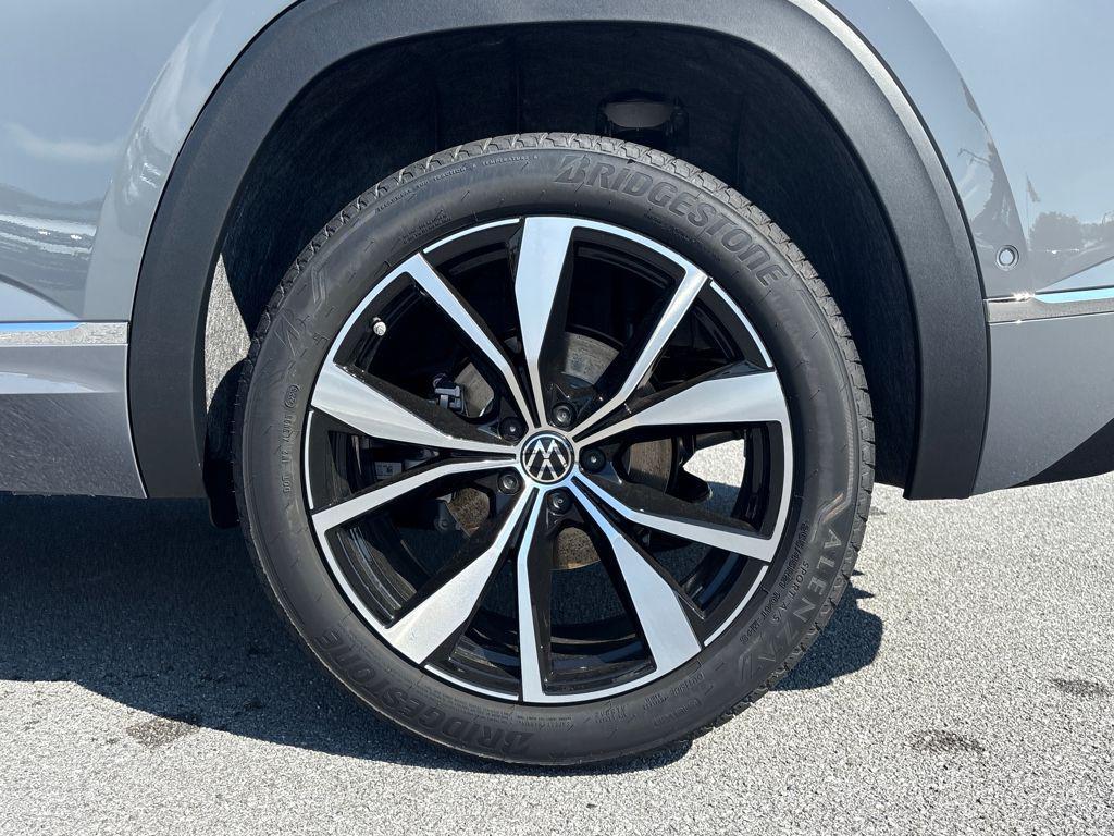 new 2026 Volkswagen Atlas Cross Sport car, priced at $54,261