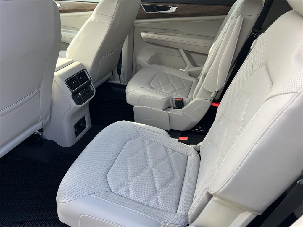 new 2025 Volkswagen Atlas car, priced at $43,093