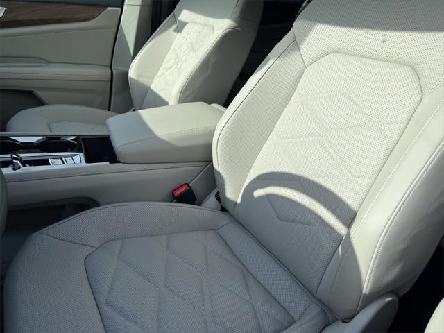 new 2025 Volkswagen Atlas car, priced at $42,593