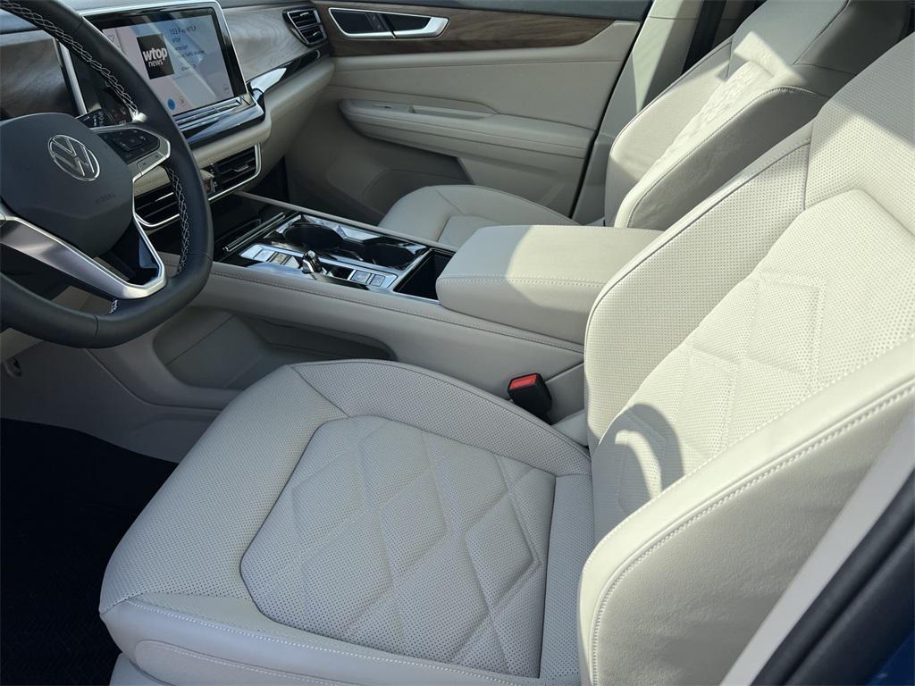 new 2025 Volkswagen Atlas car, priced at $43,093