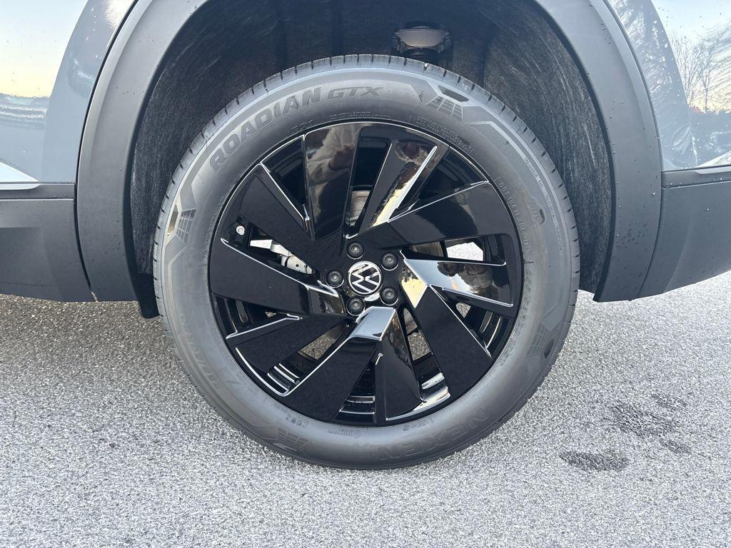 new 2026 Volkswagen Atlas Cross Sport car, priced at $46,152