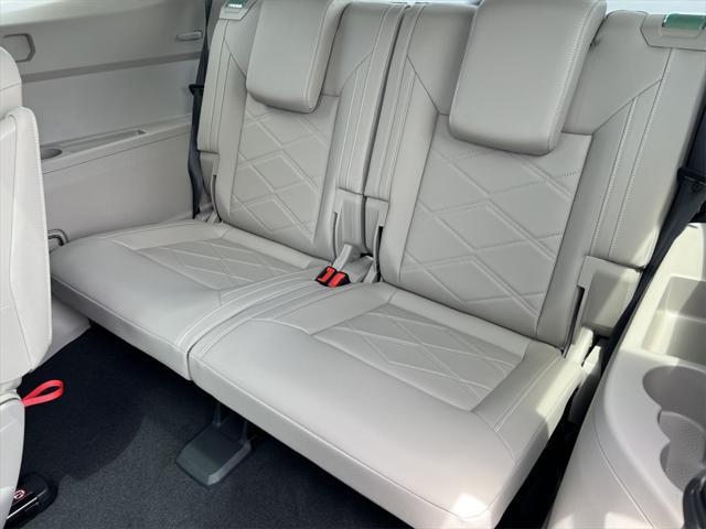 new 2025 Volkswagen Atlas car, priced at $42,002