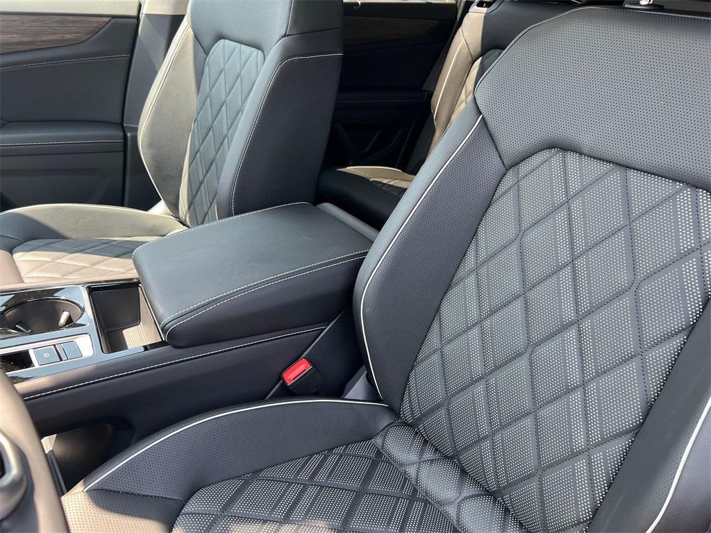 new 2025 Volkswagen Atlas car, priced at $49,913