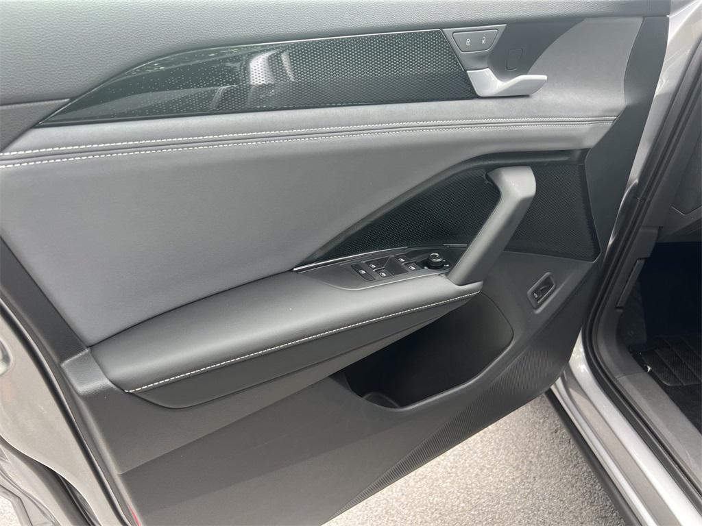 new 2025 Volkswagen Tiguan car, priced at $33,683