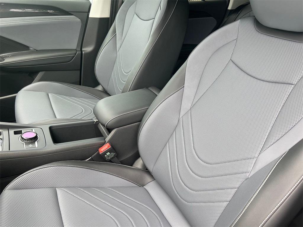 new 2025 Volkswagen Tiguan car, priced at $33,683