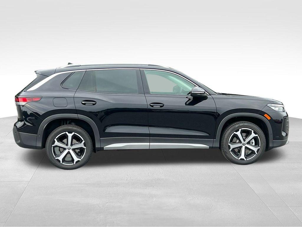 new 2025 Volkswagen Tiguan car, priced at $32,933